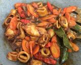 Foto langkah ke 6 dari resep Cumi Saus Padang Berani Bumbu Sedaaap.