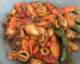Foto langkah ke 6 dari resep Cumi Saus Padang Berani Bumbu Sedaaap.