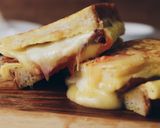 Foto langkah ke 5 dari resep Egg Sandwich Meleleh.
