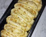 Foto langkah ke 8 dari resep Garlic Cheese Bread.