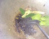 Foto langkah ke 2 dari resep Rawon Daging Sapi Bumbu Instan Indofood.