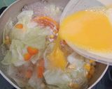 Foto langkah ke 4 dari resep Sup Wortel Jagung Kuah Telur.