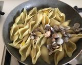 Foto del passaggio 8 della ricetta Conchiglioni con Crema di Zucchine e Pesce