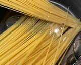 A picture of step 1 of Dominican spaghettis.