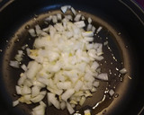 Foto del paso 1 de la receta: Habas con calamares bacon y huevo