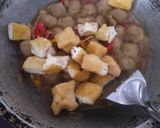 Foto langkah ke 4 dari resep Oseng Jamur shimeji Bakso Pedes.
