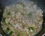 Foto del paso 3 de la receta: Albóndigas de pollo con champiñones al vino blanco