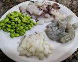 Foto del paso 1 de la receta Arroz meloso con calamar, langostino y edamame