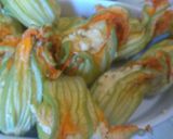 Foto del passaggio 3 della ricetta Fiori di zucchine al forno, ripiene con ricotta e prosciutto
