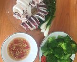 Hình bước làm 3 của món Mực luộc chấm mắm gừng
