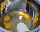 Foto langkah ke 5 dari resep Cup Cake Polos, Lembut banget.