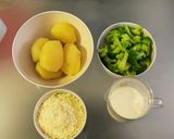Foto langkah ke 1 dari resep Baked potato broccoli and cheese.