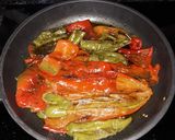 Foto del paso 2 de la receta Pimientos a las tres hierbas aromáticas