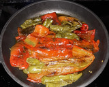 Foto del paso 2 de la receta: Pimientos a las tres hierbas aromáticas