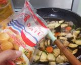 Foto langkah ke 3 dari resep Terong Ungu Wortel Masak Kecap.