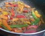 Foto langkah ke 3 dari resep Tumis Daging Giling Makaroni.