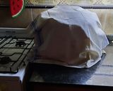 Foto del paso 2 de la receta: Pizza con ajíes y morrones en vinagre