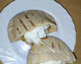 Foto del paso 7 de la receta: Pechugas con salsa de yogur en pan de pita