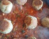 Foto del paso 3 de la receta: Albóndigas de merluza en salsa con penne rigate