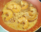 Foto del paso 4 de la receta: Tortilla benedictina o de langostinos