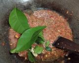 Foto langkah ke 3 dari resep Tongkol Suwir Kemangi Cabe Ijo.
