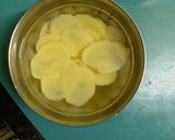 ক্রিস্পি পটেটো চিপস (Crispy potato chips recipe in Bengali) রেসিপির ধাপ 2 ছবি