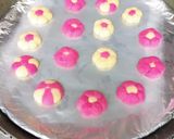 A picture of step 4 of Rose Cookies.