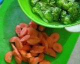 Foto langkah ke 2 dari resep Cah Brokoli Wortel bawang putih.