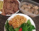 A picture of step 3 of Bún bò Huế.