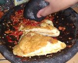 Foto langkah ke 8 dari resep Telor geprek kuah cabe.