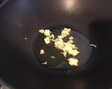 Une image de l'étape 3 de Crème de cèpes à l'ail et persil.