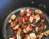 Foto del paso 6 de la receta: Patatas con sepia y gambas