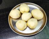 A picture of step 1 of Aloo Chop.