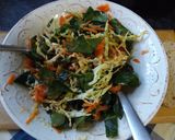 Foto del paso 2 de la receta: Ensalada de repollo y espinacas