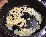 Une image de l'étape 5 de Navets et carottes violettes aux épices indiennes, bouillon de porc et coriandre.