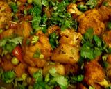 A picture of step 6 of Aloo Gobi Matar (Potato, Cauliflower, and Pea Curry).