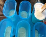 Foto del paso 4 de la receta: Paletas heladas de crema rellenas de fresa