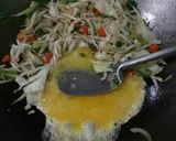 Foto langkah ke 6 dari resep Kwetiau goreng pedes.