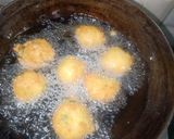 वडे उडीद मुगा चे (wade udid mugache recipe in marathi) रेसिपी स्टेप 4 फोटो 