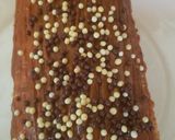 Foto del paso 7 de la receta: Arrollado con dulce de leche y chispitas de chocolate