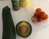 Foto del paso 1 de la receta: Noodles de calabacín con salsa de aguacate y tomates chery