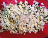Foto del paso 2 de la receta: Pechuga de pollo con ensalada de mango y calabacín
