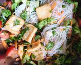 Foto langkah ke 5 dari resep Thai Glass Noodle Salad (Yum Woon Sen).