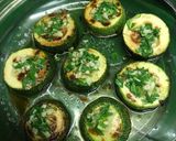 Foto del paso 1 de la receta: Calabacitas con ajo al horno