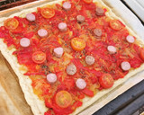 Foto del paso 4 de la receta: Coca de Verduras con Salchichas frescas