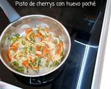 Foto del paso 3 de la receta: Pisto de Cherry con Huevo Poché