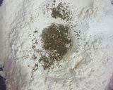 صورة لخطوة 2 من وصفة بيتزااا نقانق🍕💣