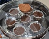 Foto langkah ke 4 dari resep Bolu kukus pisang isian coklat.