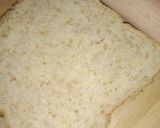 รูปขั้นตอนการทำที่ 2 ของ ขนมปังโรลไส้กรอกทอด (Deep-fried Sausage Bread Rolls)