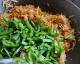 A picture of step 4 of Vegetable Hakka Noodles.